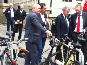 Chris Boardman locking up his bike